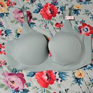 Victoria's Secret Light Green Wireless Bra Nwt